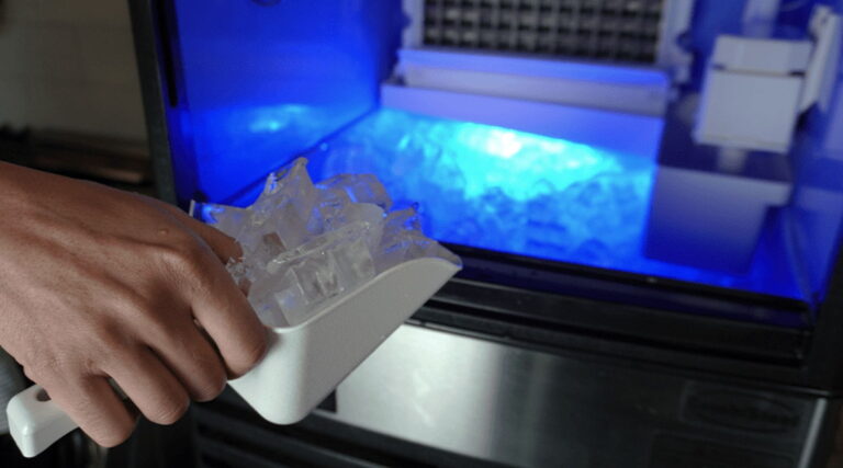 Volle vs. hohle Eiswürfel: Welche Eiswürfelmaschine wählen? (Profi-Guide)
